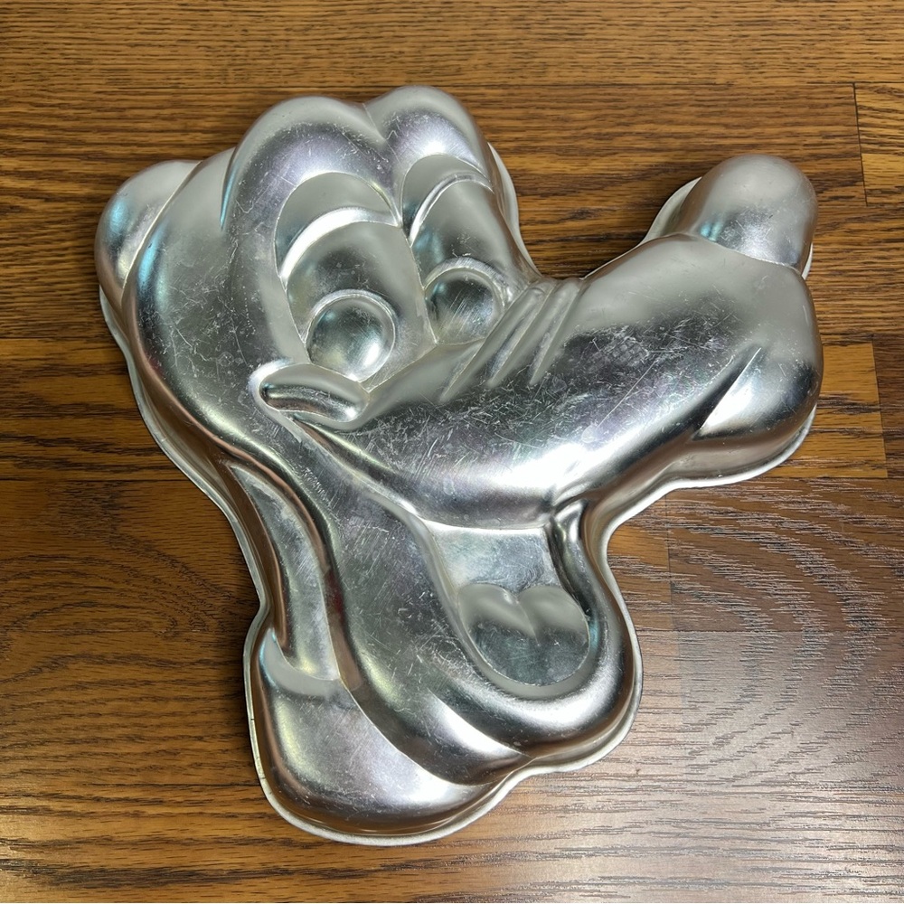 Wilton Walt Disney Pluto Dog Aluminum Baking Cake Pan 515-604